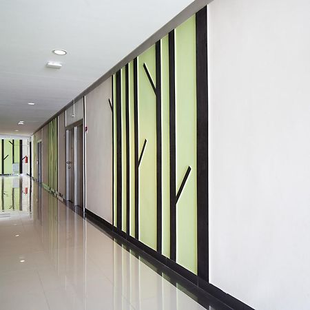Leenova Place Банкок Екстериор снимка
