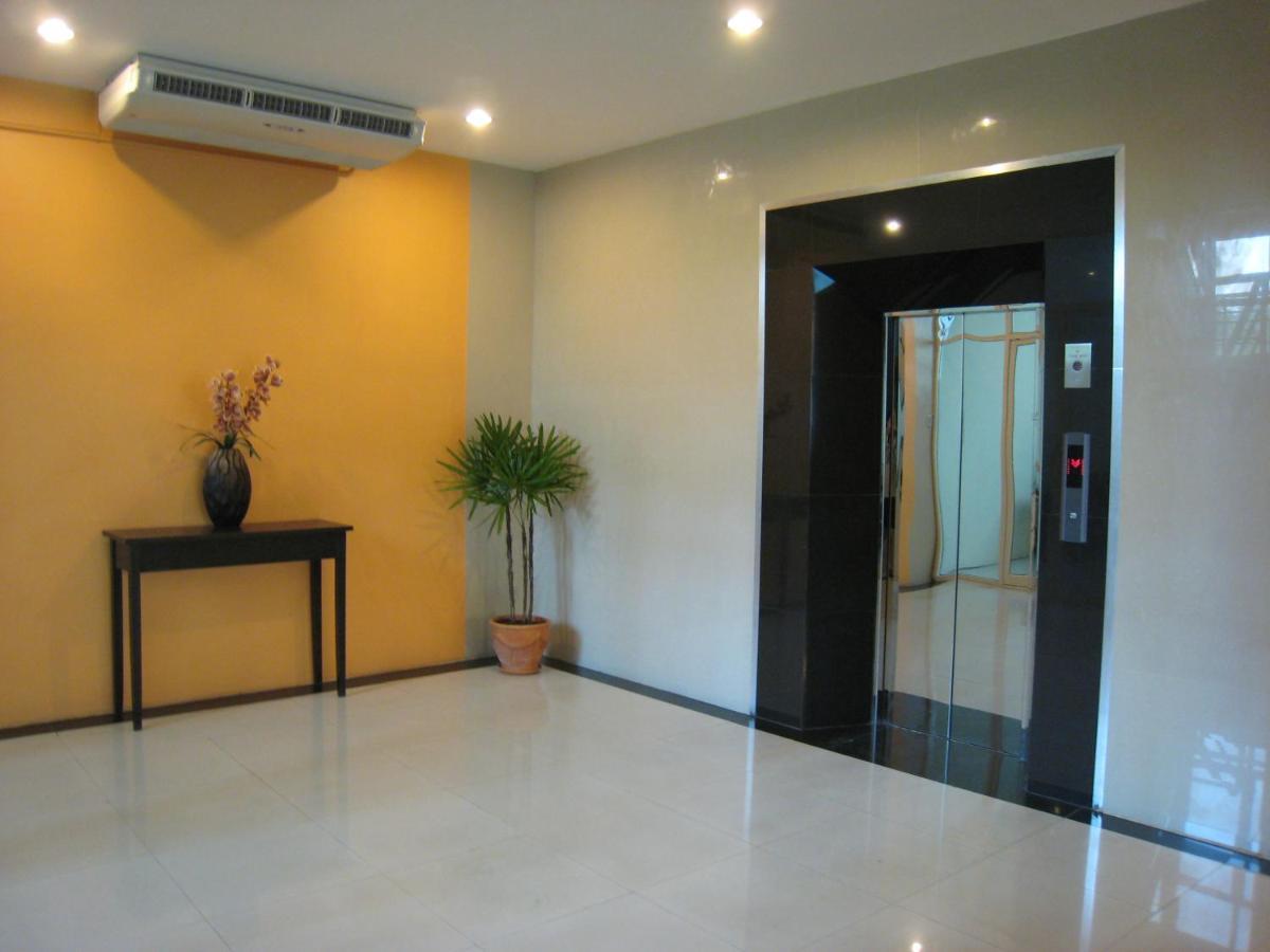 Leenova Place Банкок Екстериор снимка